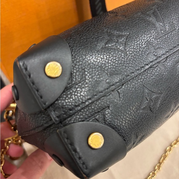 Louis Vuitton Black Leather Bag with Gold Hardware - Picture 5 of 6